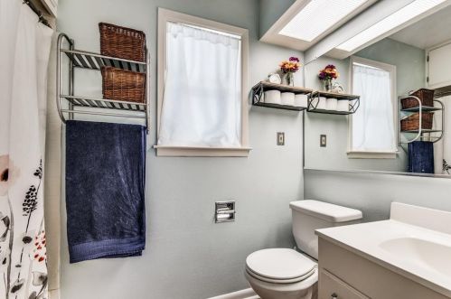 2119 Royal Oaks Dr, Irving TX 75060-5130 exterior