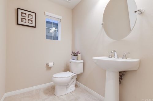 88 Rembrandt, Irvine CA  92620-7314 exterior