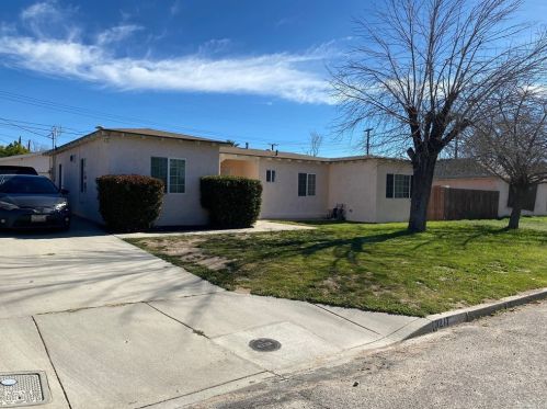 3217 Garden Dr, San Bernardino, CA 92404-2641