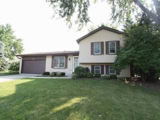 128 Stratford Ct, Naperville, IL 60540-4214