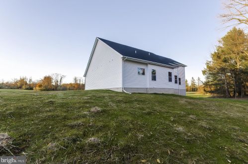 4 Lewisville Rd, Summit Point WV  25446 exterior