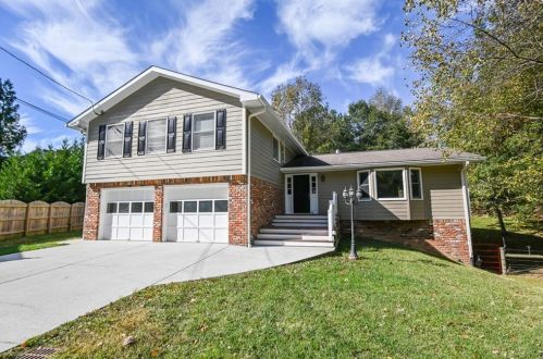 2828 Burnham Ct, Atlanta, GA 30360-1220