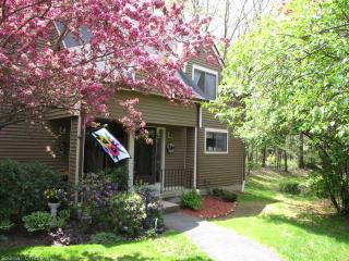 6 Mallard Cir, Simsbury, CT 06081-9672