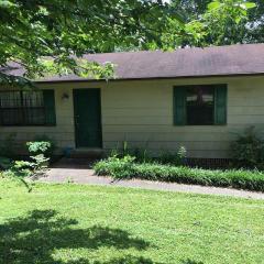4060 Lynncrest Dr, Cleveland, TN 37323-5945
