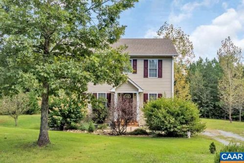68 Bolling Pl, Scottsville, VA 24590-9226
