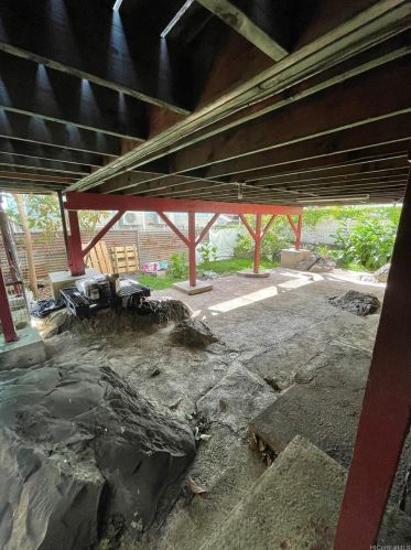 621 Ihe St, Honolulu HI  96817-2240 exterior