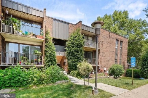 4400 Island Pl, Annandale, VA 22003-4841