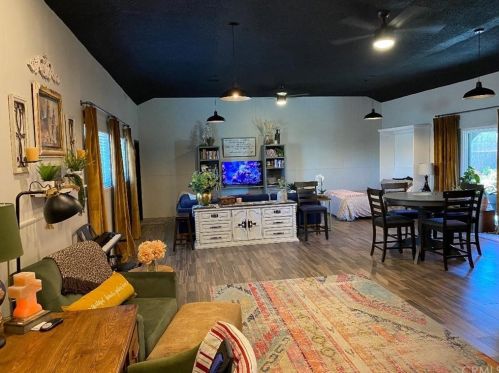 540 7th St, Sharon, CA 93610-2469