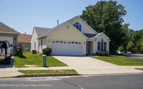 2 Avon Dr, Jackson Twp, NJ 08527-0039