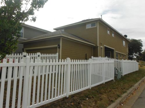 106 Auction Oak, Uhland TX  78640-5965 exterior