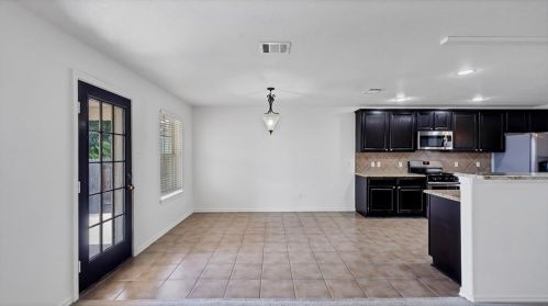 1281 Beechwood Dr, Uhland TX 78640-5718 exterior