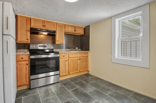 35 Ash St, Nashua, NH 03060-3202
