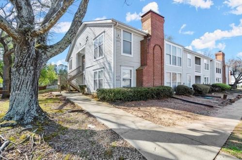 4293 Parkview Ct, Stone Mountain, GA 30083-1294