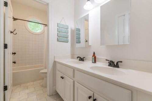 1648 Beacon Hill Blvd, Atlanta GA  30329-2556 exterior