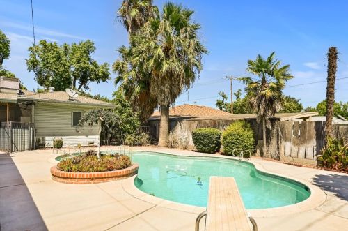 1432 Marshall St, Turlock CA 95380-4133 exterior