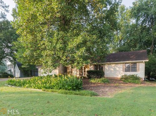 1570 Longwood Dr, Marietta, GA 30008-3786