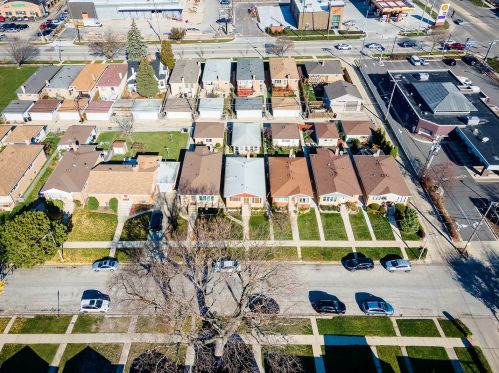 7212 Pensacola Ave, Chicago, IL 60706-1221