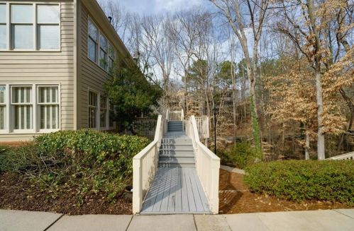 101 Bainbridge Dr, Atlanta GA  30327-4269 exterior