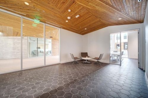 900 1st St, Austin TX  78704-1649 exterior