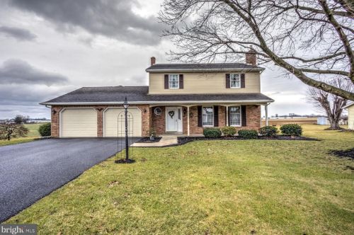 45 Rock Rd, Ephrata, PA 17522-9117