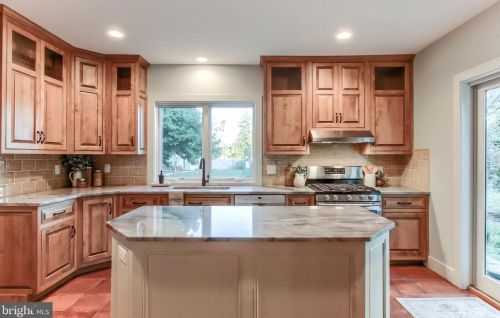 251 Hanover St, Carlisle PA  17013-1928 exterior