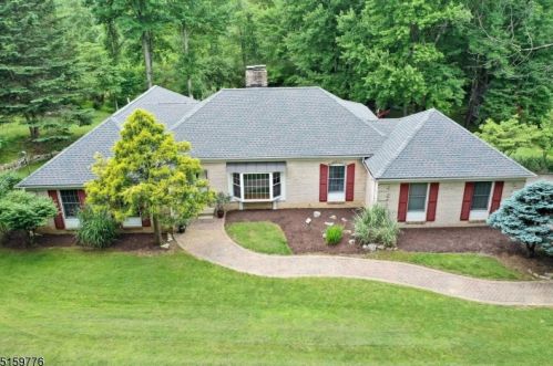34 Sharrer Rd, Port Murray, NJ 07865-3106