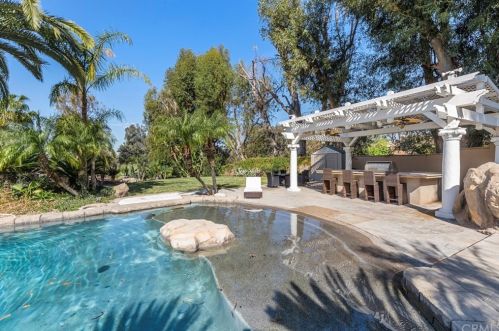 230 Country Hill Rd, Anaheim CA  92808-1352 exterior