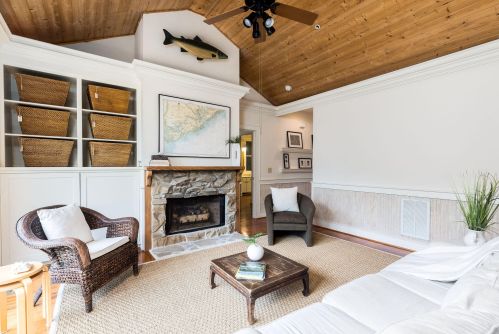 382 Pelican Flight Dr, Isle Of Palms, SC 29451-9405