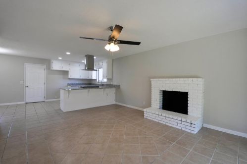 2021 Rochelle Ave, Turlock CA  95382-1666 exterior