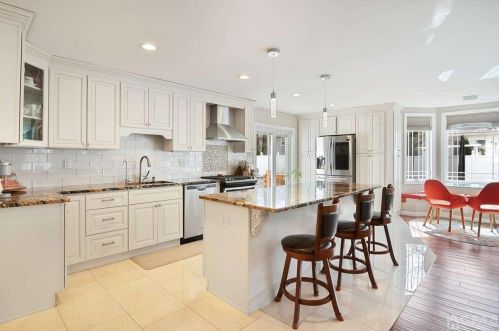 5 Whitehall Ave, Edison, NJ 08820-2623