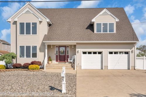 802 Bowline Dr, Lacey, NJ 08731-3006