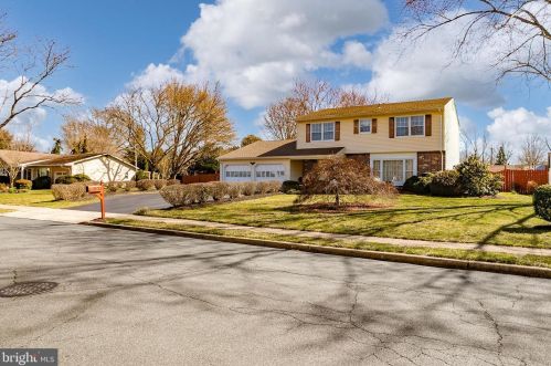 13 Valerie Ln, Trenton, NJ 08648-1433