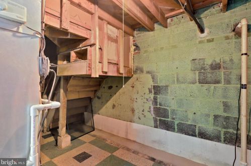 1515 Oakview Dr, Silver Spring MD 20903-2243 exterior