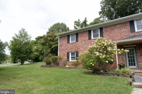 9028 Phoebe Ct, Annandale, VA 22003-3917