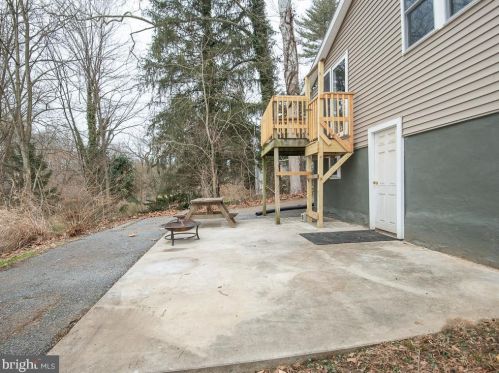 2122 Millcreek Rd, Lancaster PA  17602-4749 exterior