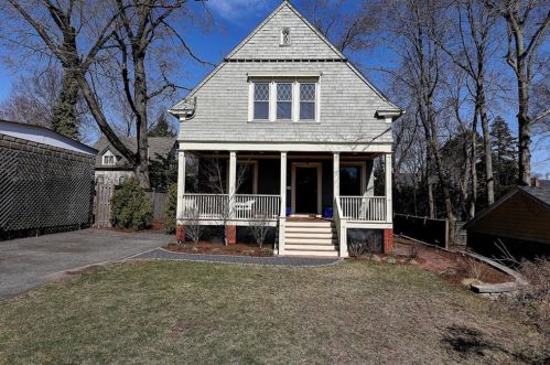 61 Arlington Ave, Providence, RI 02906-3209