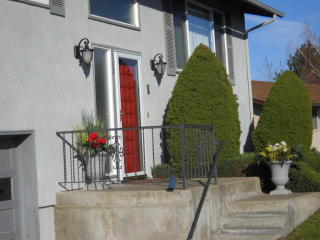 102 12th St, Selah, WA 98942-1236