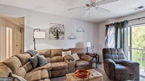 16 Willow Ct, Trenton NJ 08619-4626 exterior