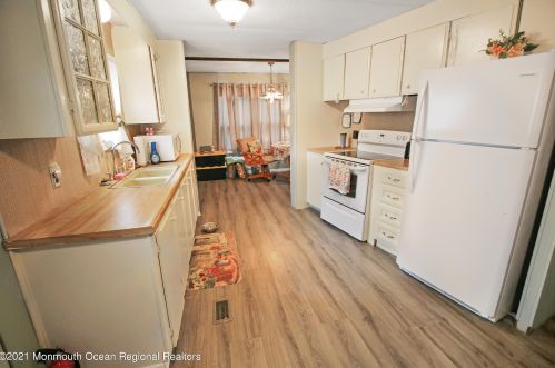 67 Beaver Ave, Lakehurst NJ  08759-3666 exterior