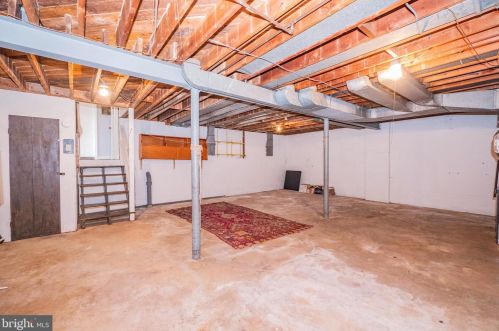 8921 2 Ave, Silver Spring MD 20910-2149 exterior