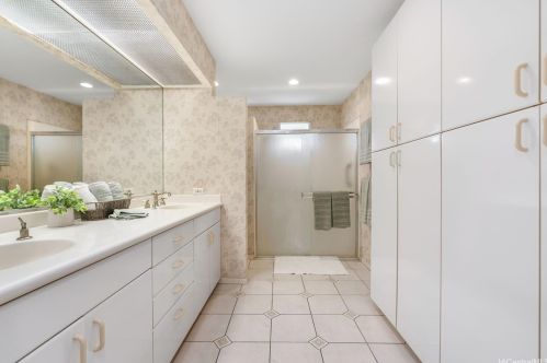 80 Makaweli St, Honolulu HI  96825-2147 exterior