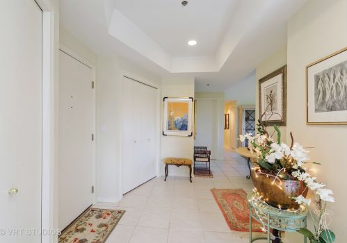 209 Rivershire Ln, Half Day, IL 60069-3819