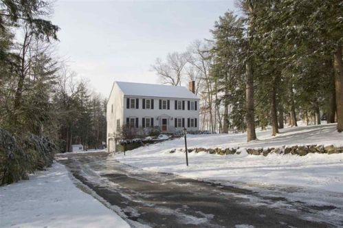 28 Anthony Dr, Londonderry NH  03053-3187 exterior