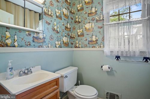 16 Severn Riv Rd, Severna Park MD 21146-4659 exterior