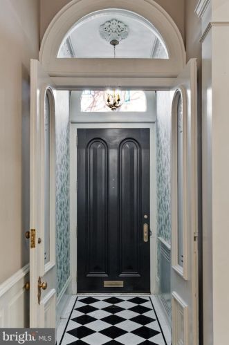 1812 Delancey Pl, Philadelphia PA  19103-6612 exterior