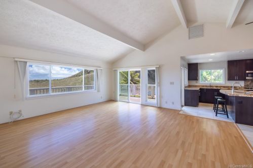 1053 Kamehame Dr, Honolulu, HI 96825-2860