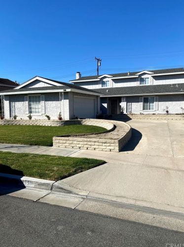 9551 Gardenia Ave, Santa Ana, CA 92708-2312