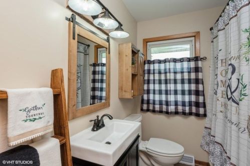 748 50, Valpo IN  46385-8929 exterior