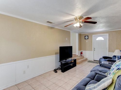 1602 Crest Ridge Dr, Dallas TX  75228-3203 exterior