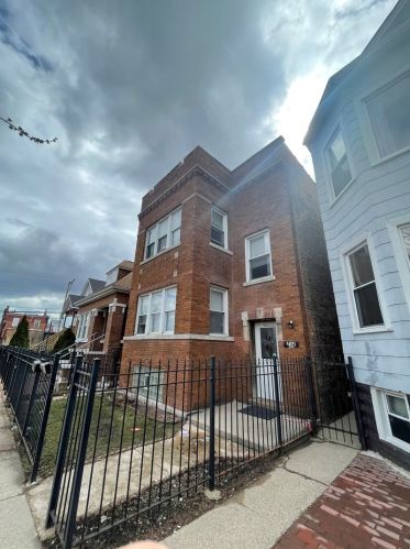 4821 Medill Ave, Chicago, IL 60639-3301